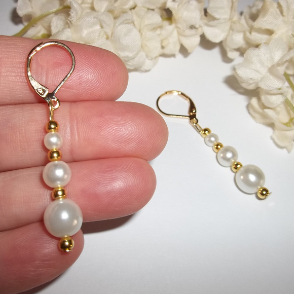 CLEARANCE! PRICE IS FIRM! Simple White Pearl Costume Jewelry Earrings 4978 - Picture 8 of 8